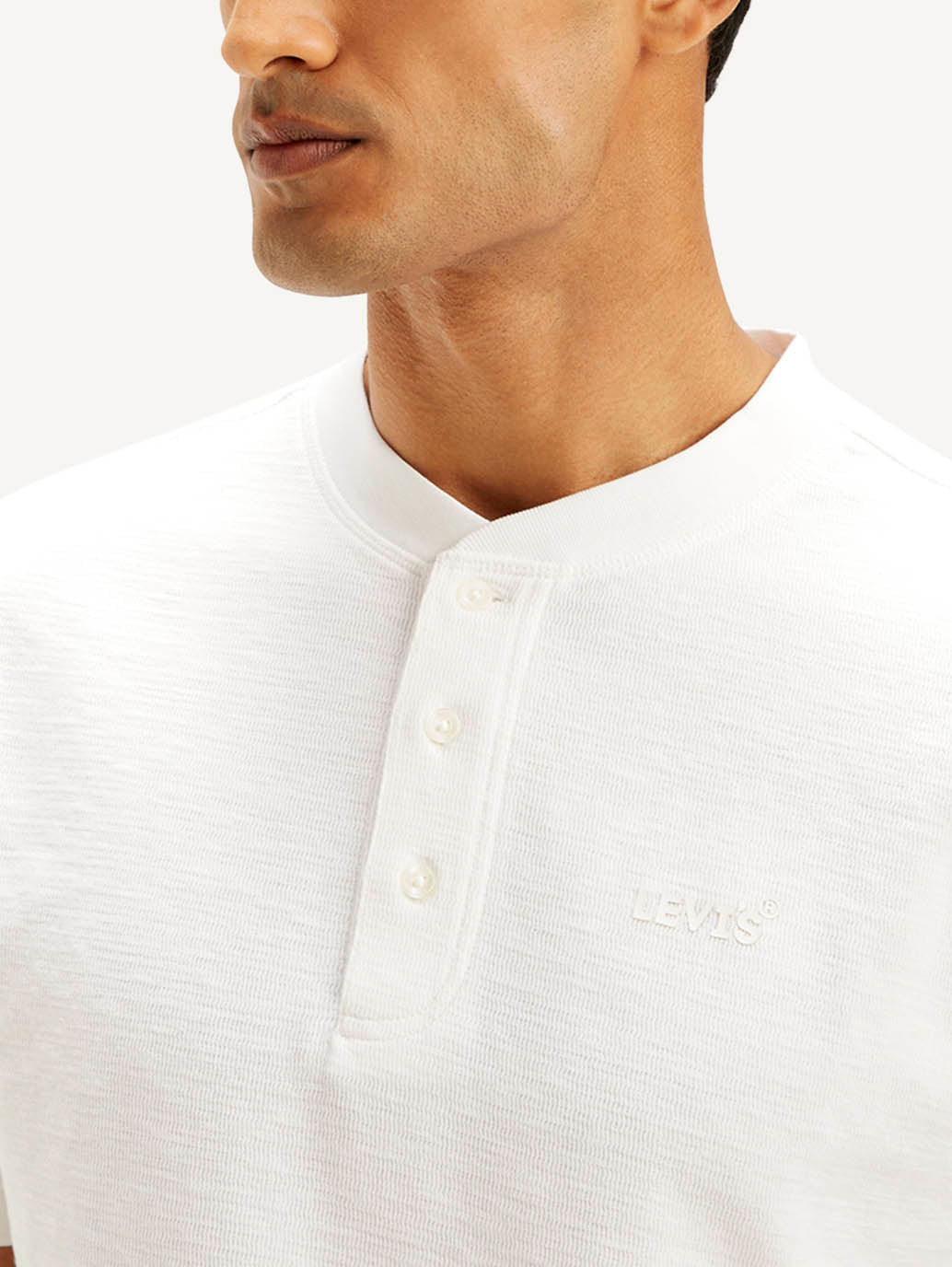 Men's Solid Slim Fit T-shirt - Detail View