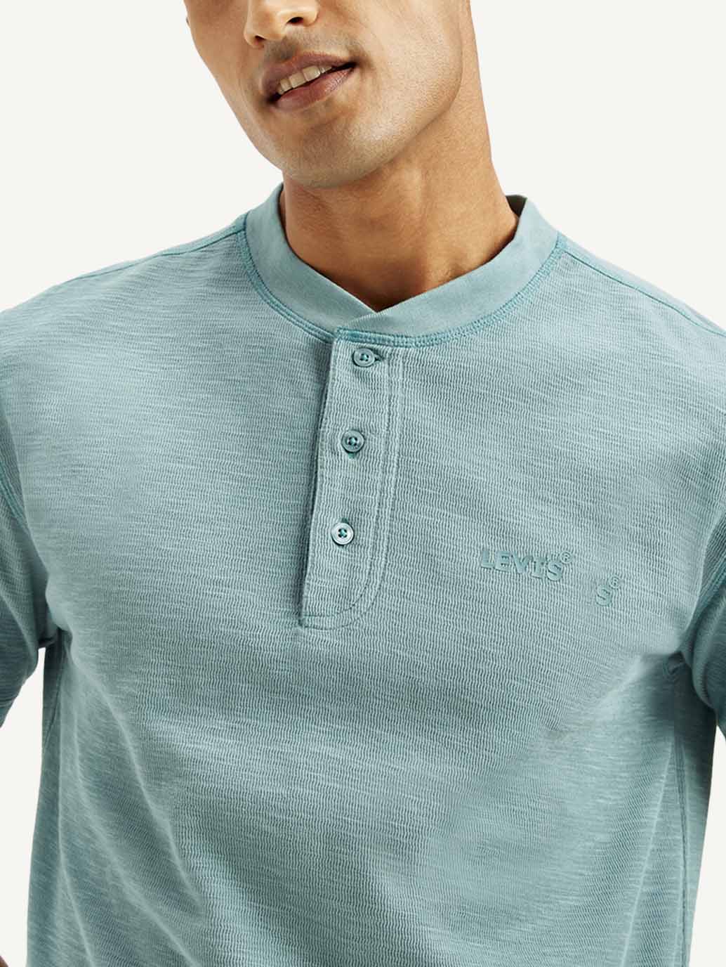 Men's Solid Slim Fit T-shirt - Detail View