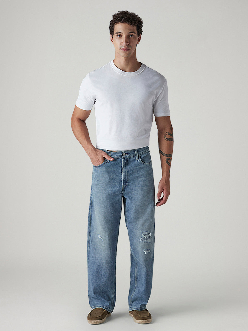 Men's 505 Light Blue Straight Fit Mid Rise Jeans - Front View