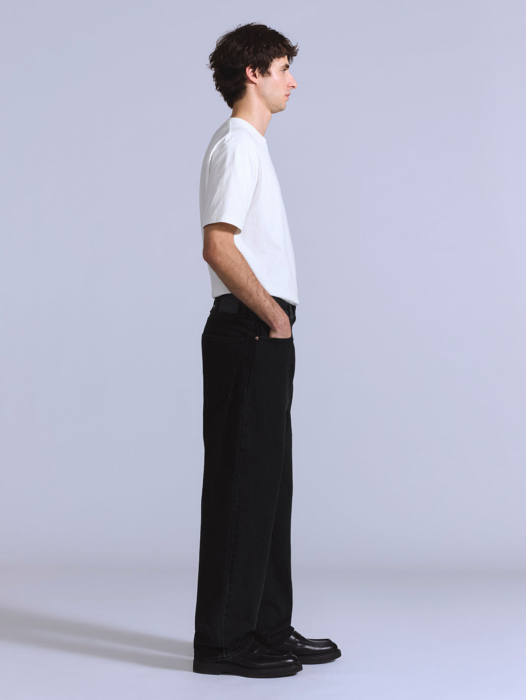 Men's Black Loose Fit Mid Rise Jeans - Side View