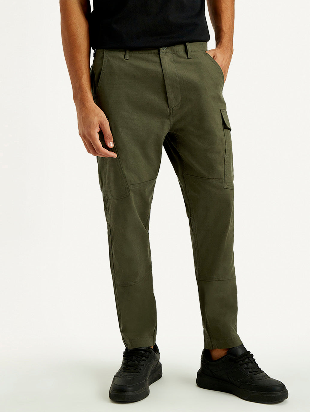 Men's Green Slim Fit Mid Rise Cargo Trousers - Front View