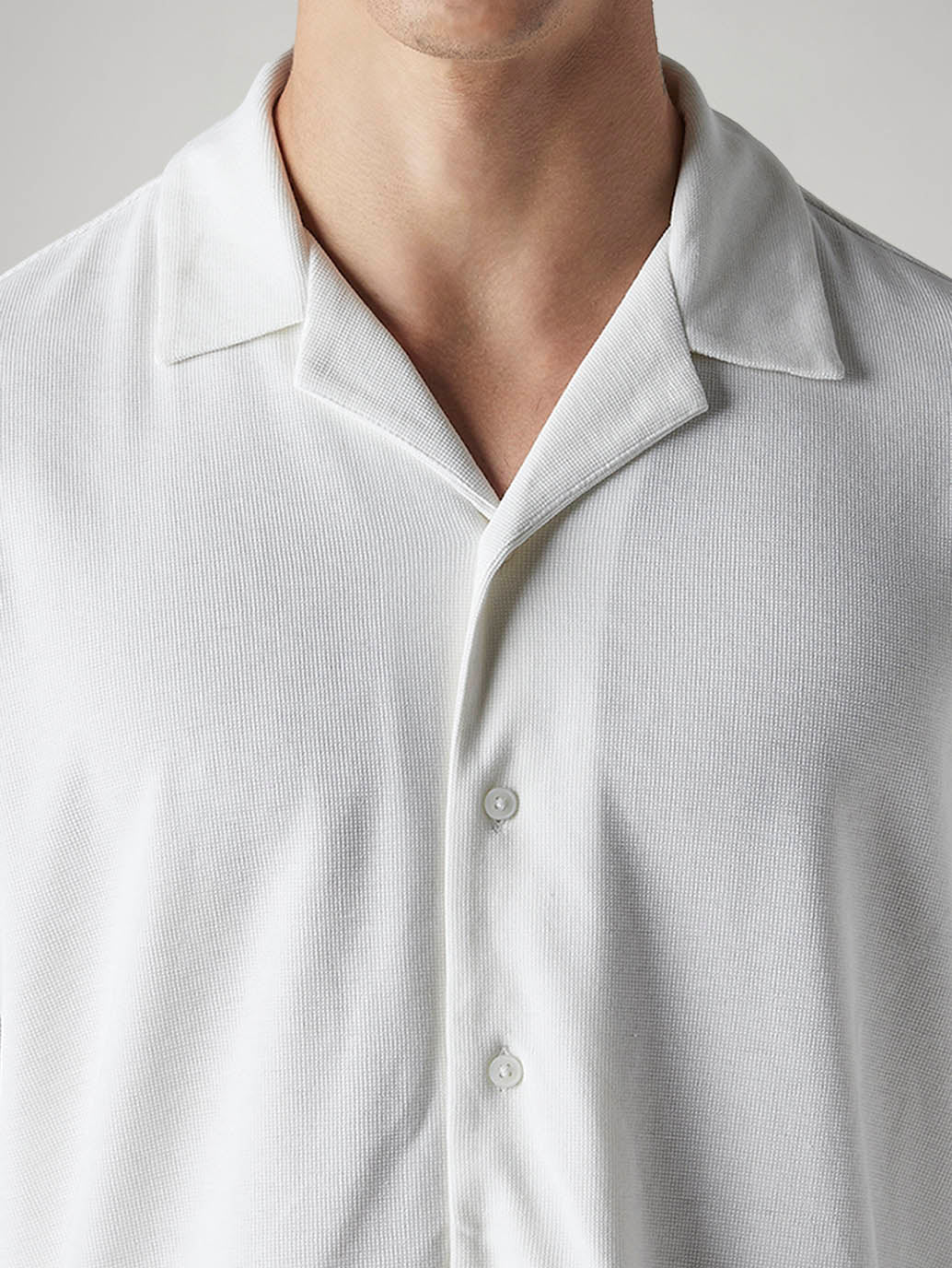 Men's Solid Relaxed Fit Resort Collar Shirt - 20 View