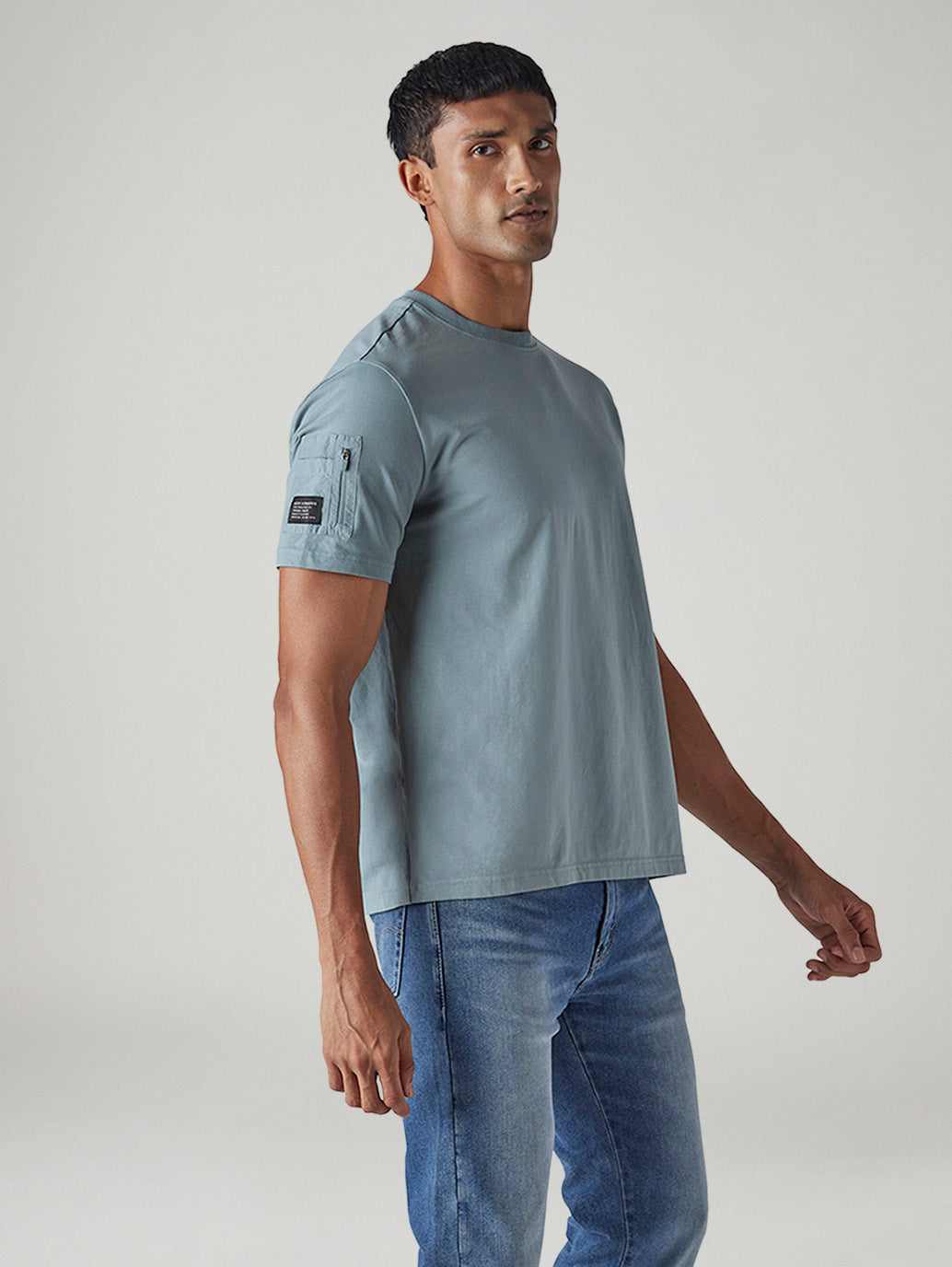 Men's Solid Regular Fit Jersey T-Shirt - Side View