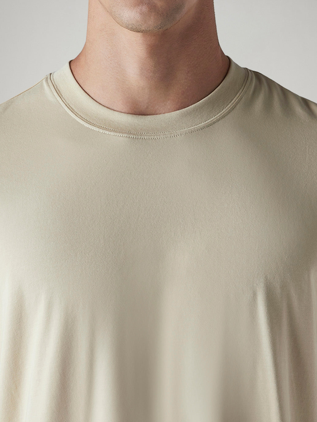 Men's Solid Regular Fit Jersey Commuter T-Shirt - Detail View