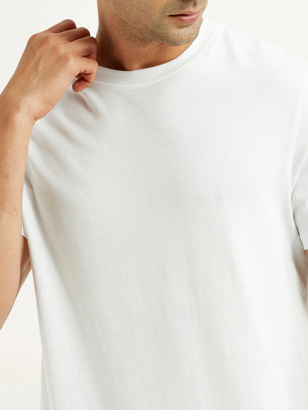 Men's Solid White Slim Fit T-Shirt - Detail View