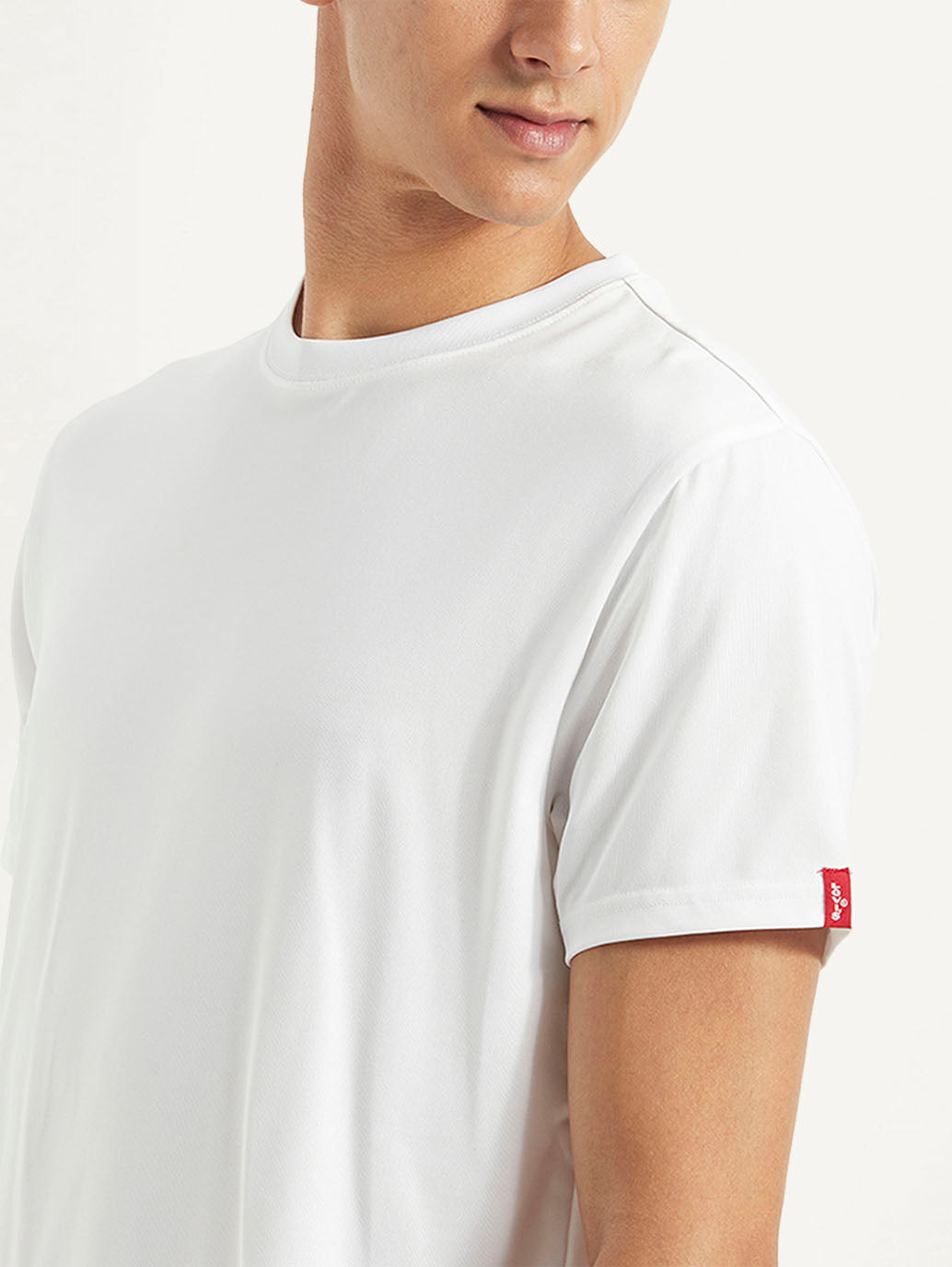 Men's Solid Slim Fit T-shirt - Detail View