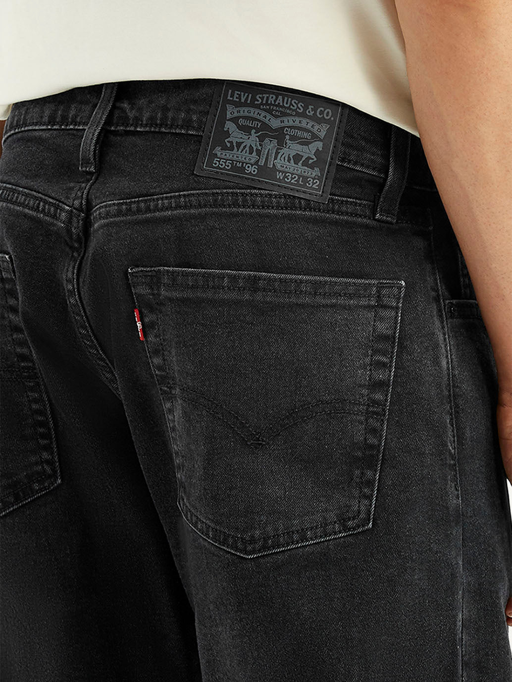 Men's 555 Black Loose Fit Mid Rise Jeans - Detail View