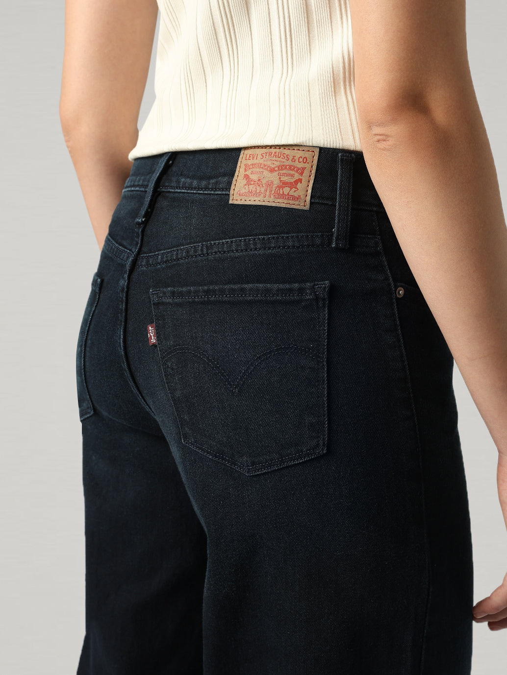 Women's 318 Dark Blue Shaping Wide Leg Fit Mid Rise Jeans - Detail View