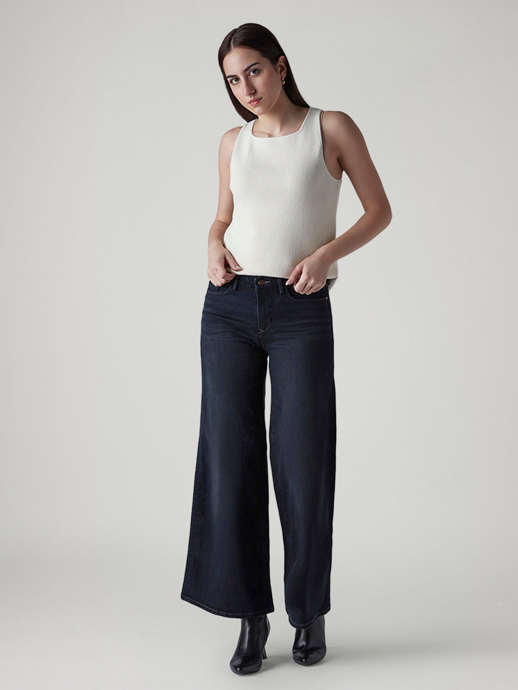 Women's 318 Shaping Wide Leg Fit Mid Rise Redloop Jeans - Styleshot View