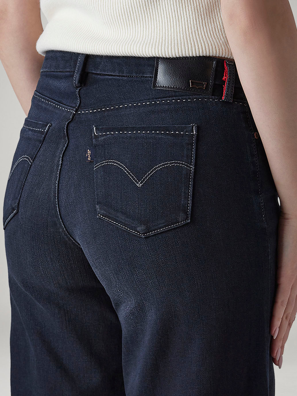 Women's 318 Shaping Wide Leg Fit Mid Rise Redloop Jeans - Detail View
