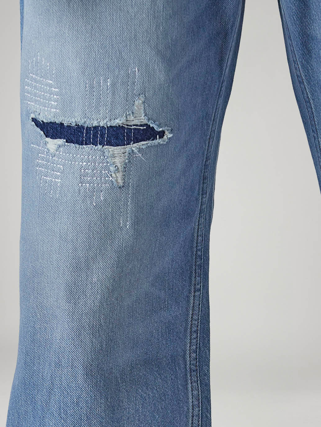 Men's 568 Light Indigo Loose Fit Mid Rise Jeans - Detail View