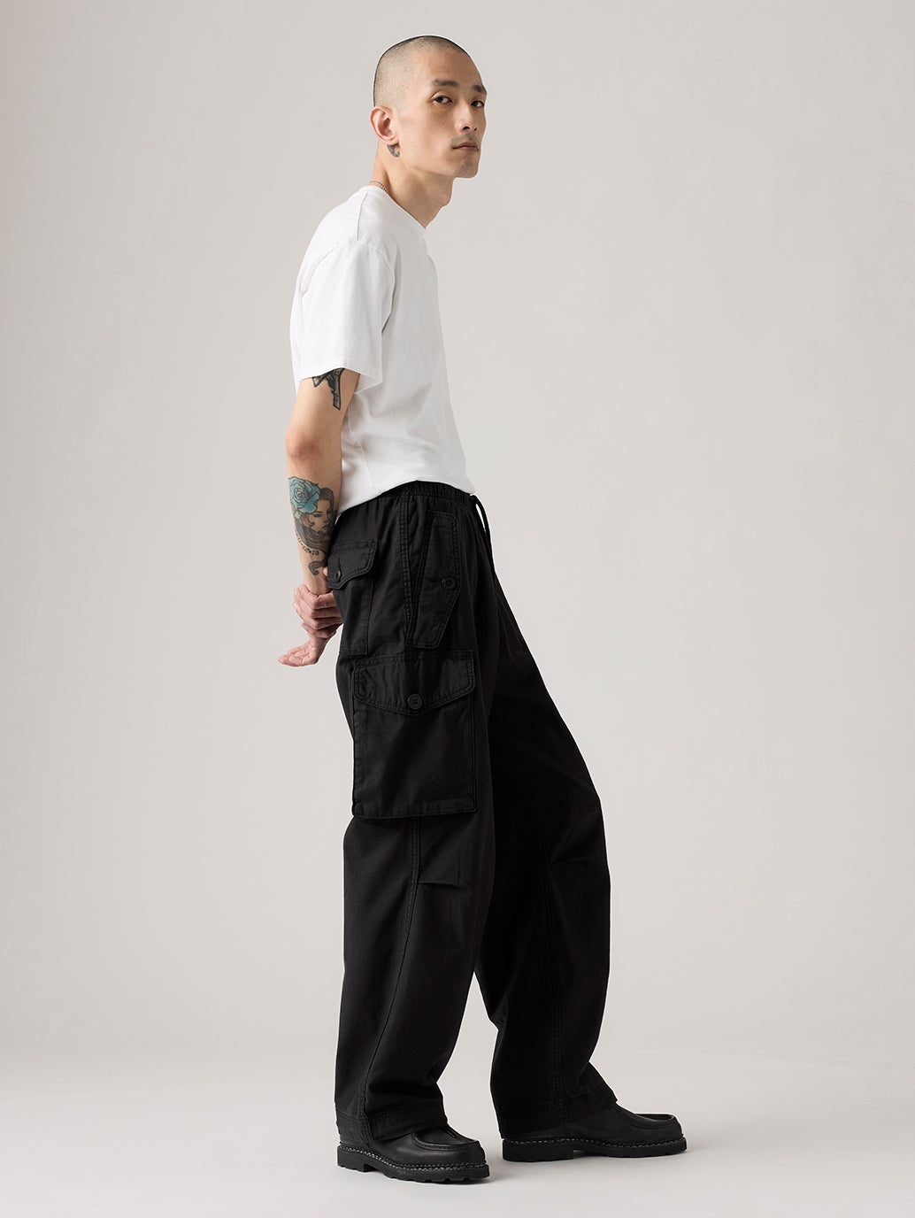 Men's Black Baggy Fit Mid Rise Cargo Trousers - Side View