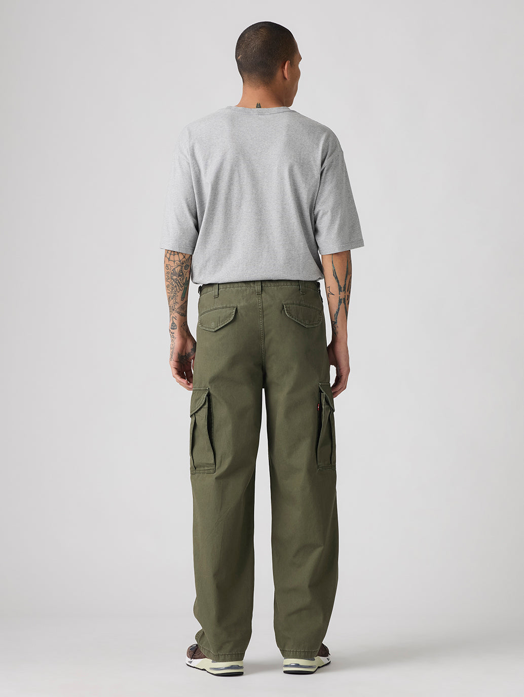 Men's Green Baggy Fit Mid Rise Cargo Trousers - Back View