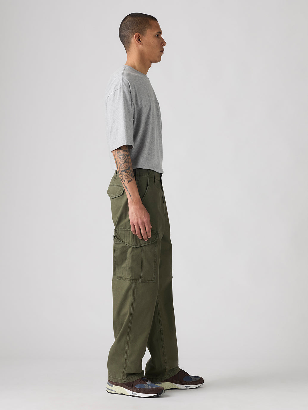 Men's Green Baggy Fit Mid Rise Cargo Trousers - Side View
