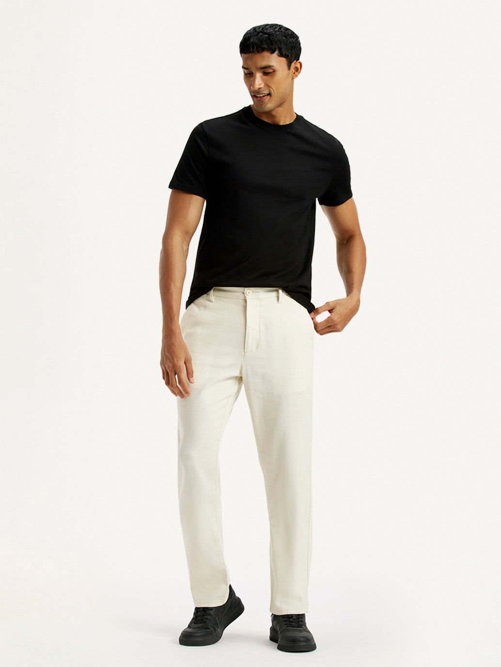 Men's White Relaxed Straight Fit Mid Rise Linen Trousers