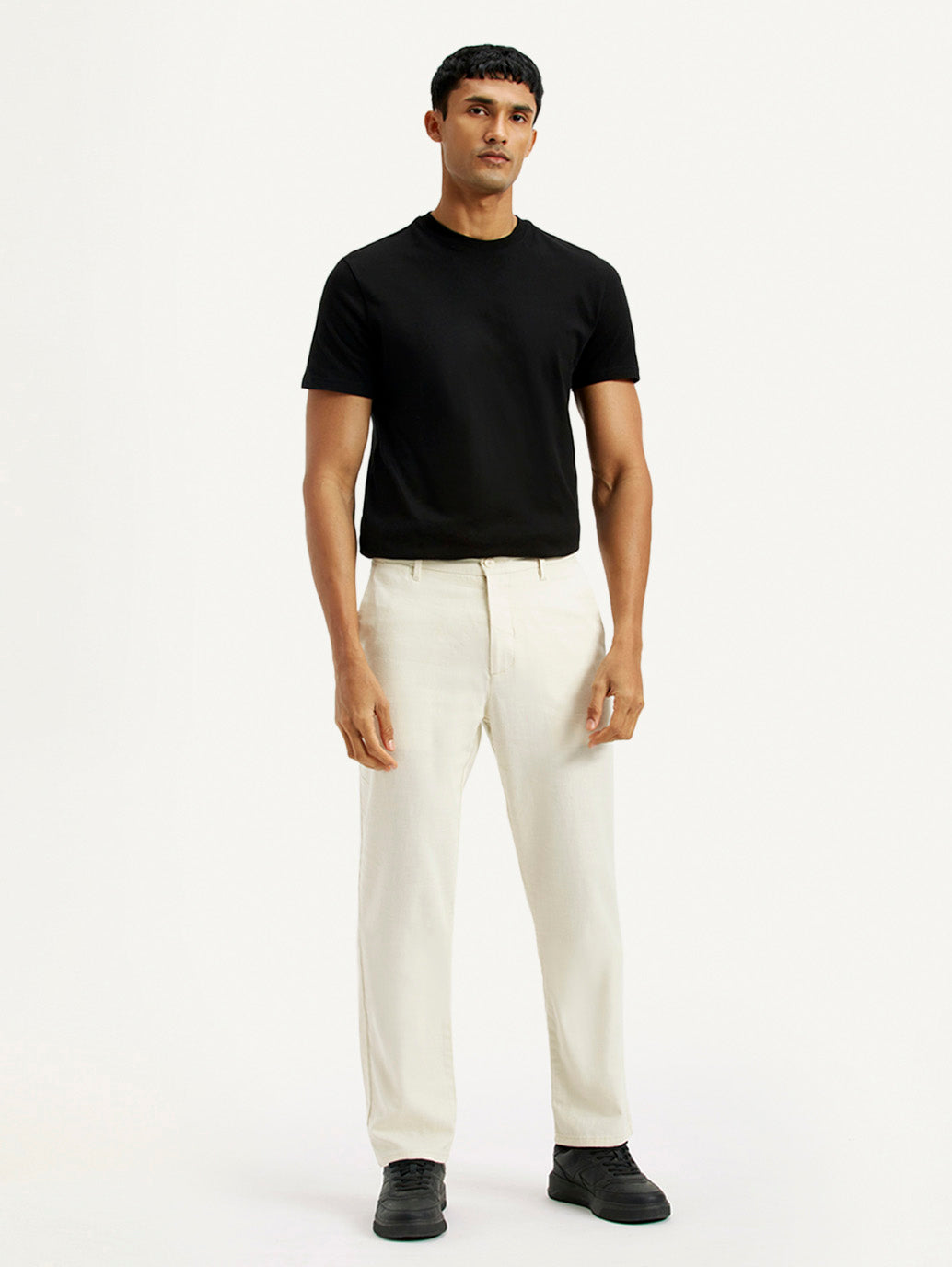 Men's White Relaxed Straight Fit Mid Rise Linen Trousers - Front View