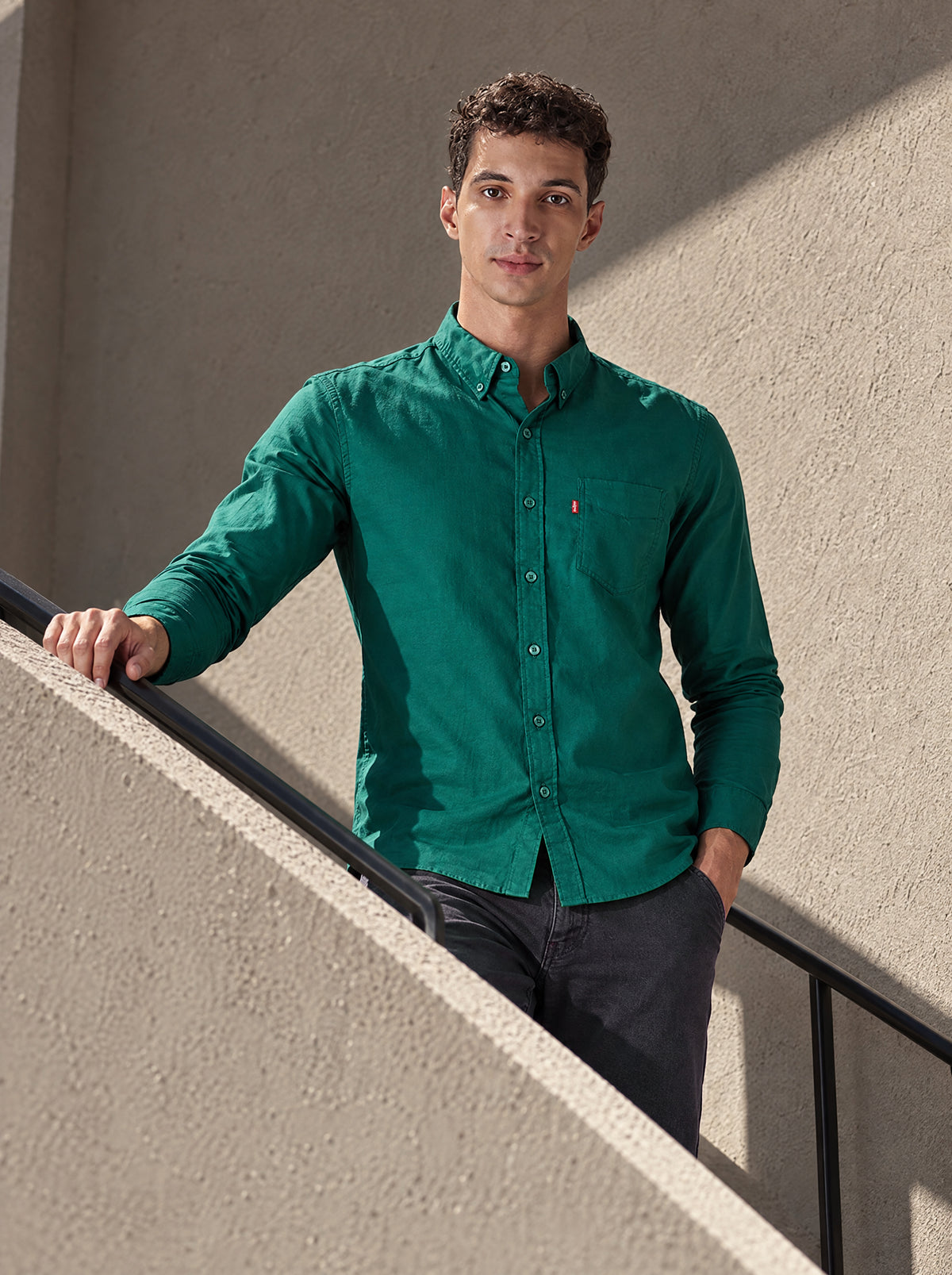 Men's Solid Button Down Collar Slim Fit Oxford Shirt