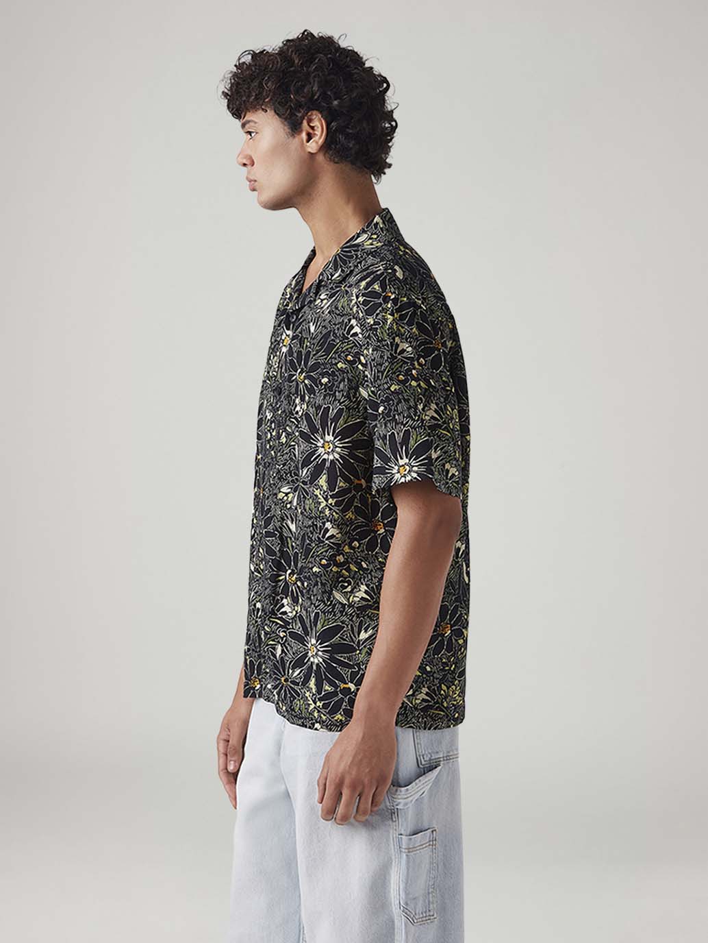 Men's Floral Relaxed Fit Resort Collar Linen Shirt - Side View