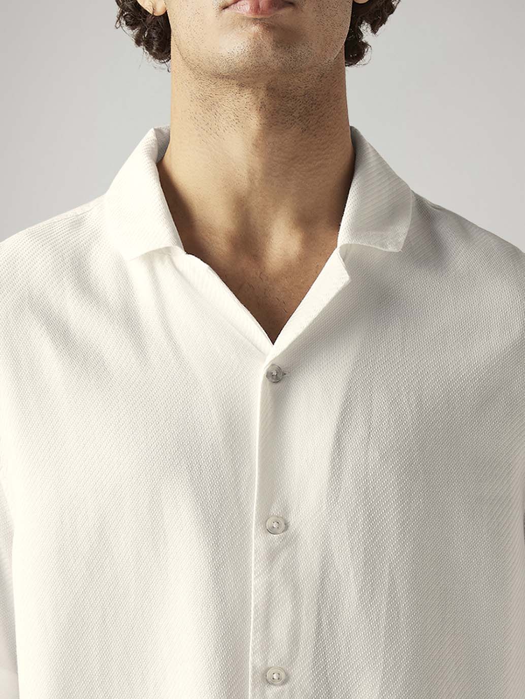 Men's Solid Relaxed Fit Resort Collar Shirt - Detail View