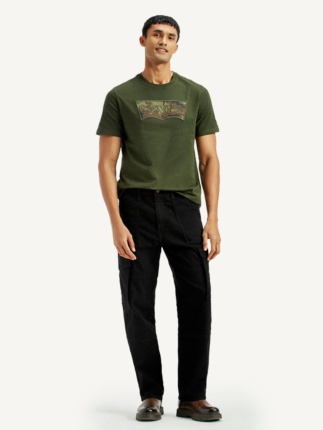 Men's 568 Black Loose Fit Mid Rise Cargo Jeans - Styleshot View