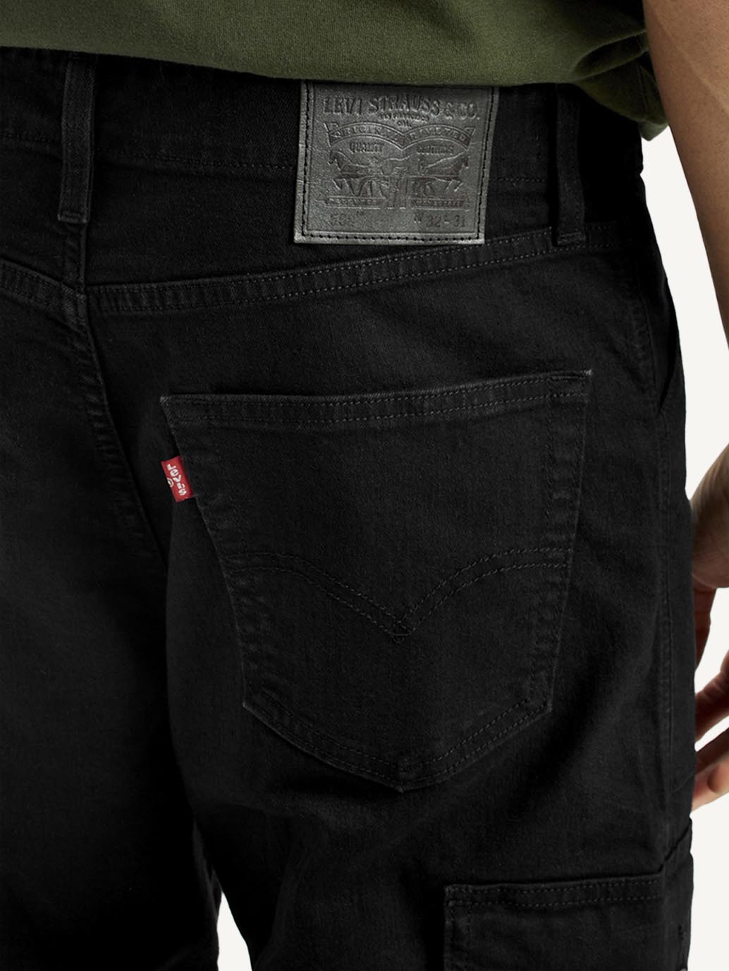 Men's 568 Black Loose Fit Mid Rise Cargo Jeans - Detail View