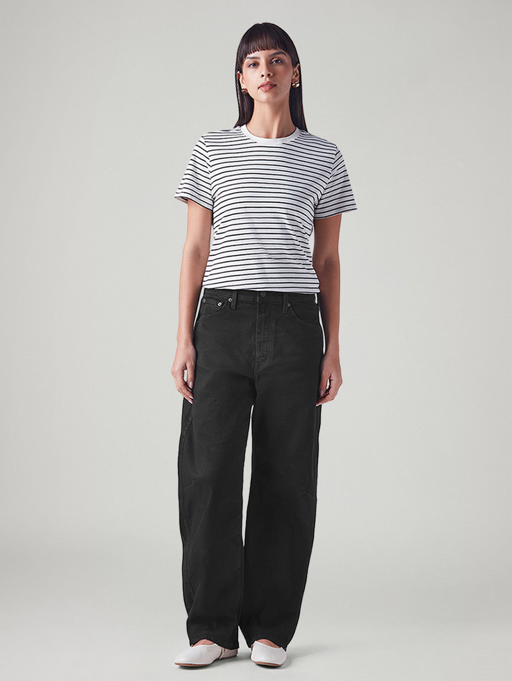 Women's Black Barrel Loose Fit Mid Rise Jeans - Front View