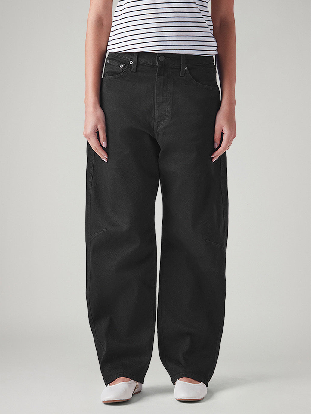 Women's Black Barrel Loose Fit Mid Rise Jeans - Front View