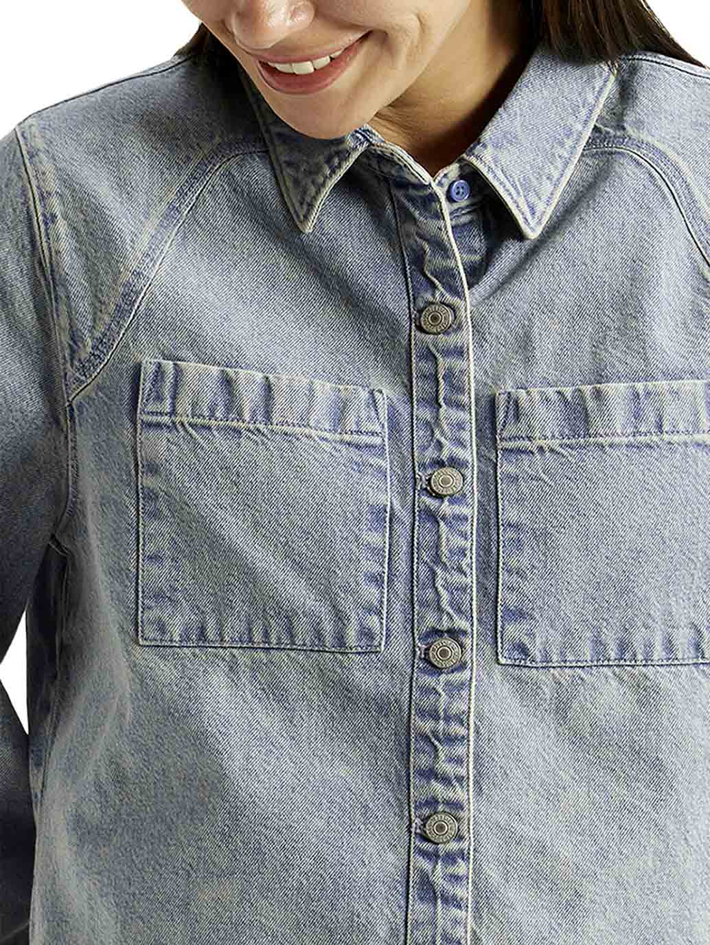 Women's Solid Indigo Relaxed Fit Denim Shirt - Detail View