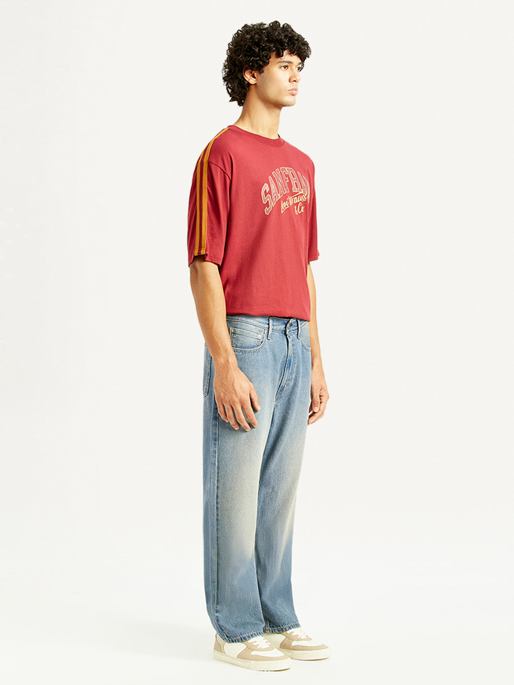 Men's 565 Light Blue Loose Fit Mid Rise Jeans - Side View