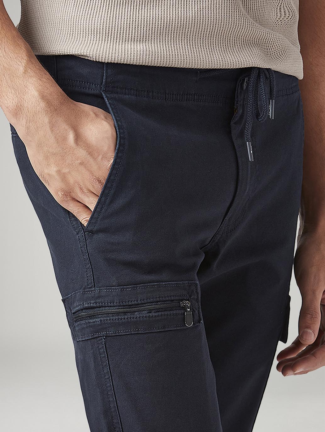 Men's 511 Dark Blue Slim Fit Mid Rise Commuter Cargos - Detail View