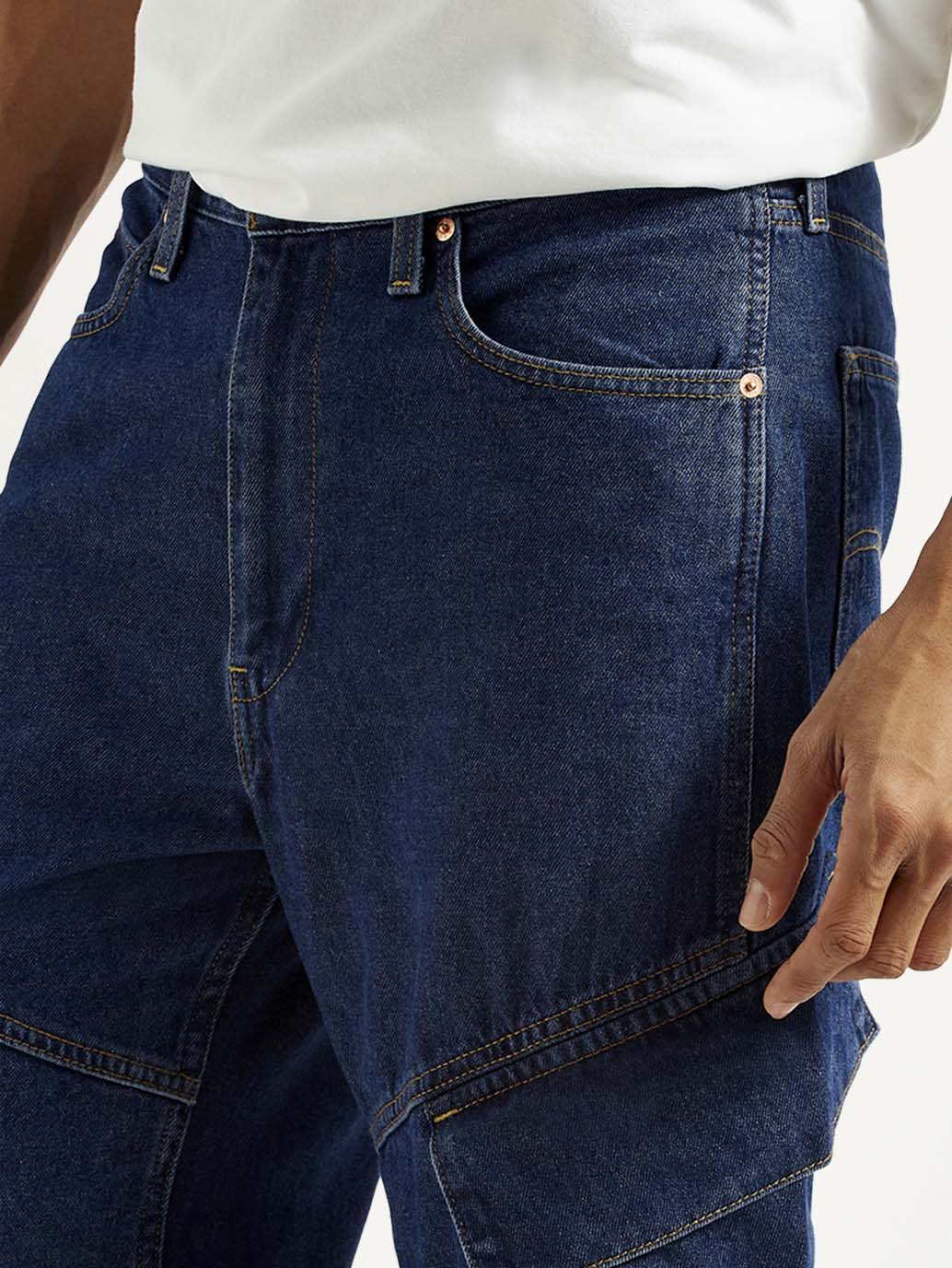 Men's 565'97 Dark Indigo Loose Fit Mid Rise Jeans - Detail View