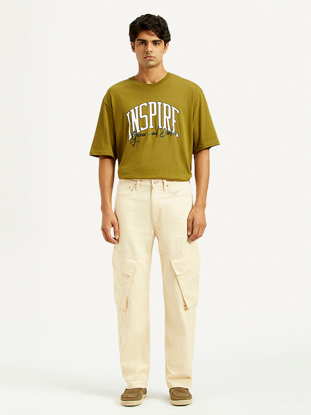 Men's 565'97 Loose Fit Mid Rise Chino Cargos - Front View