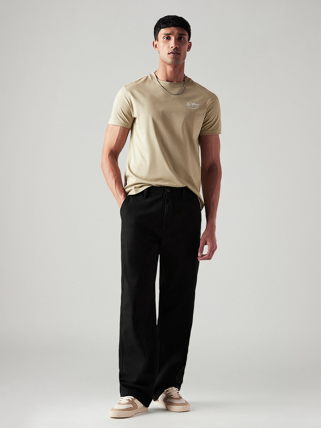 Men's Black Loose Fit Mid Rise Chinos