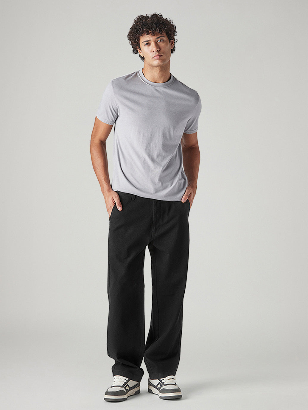 Men's Black Loose Fit Mid Rise Chinos