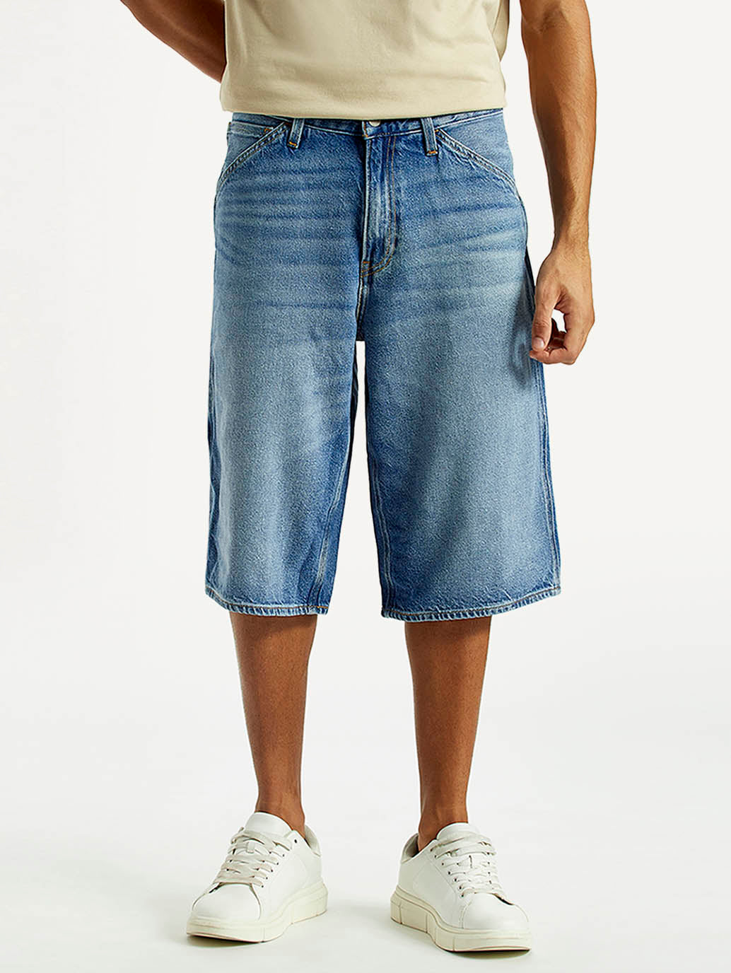 Men's 568 Light Indigo Loose Fit Mid Rise Shorts - Front View