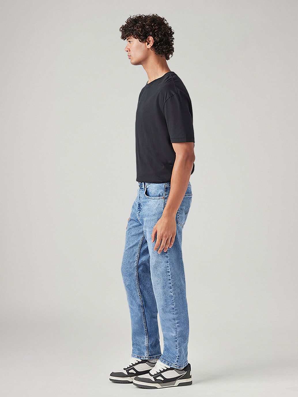 Men's 505 Light Blue Straight Fit Mid Rise Jeans - Side View