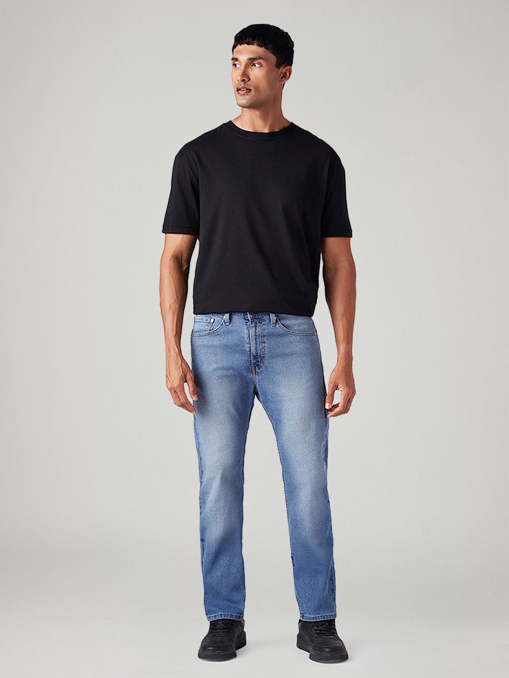 Men's 505 Light Blue Straight Fit Mid Rise Jeans - Front View