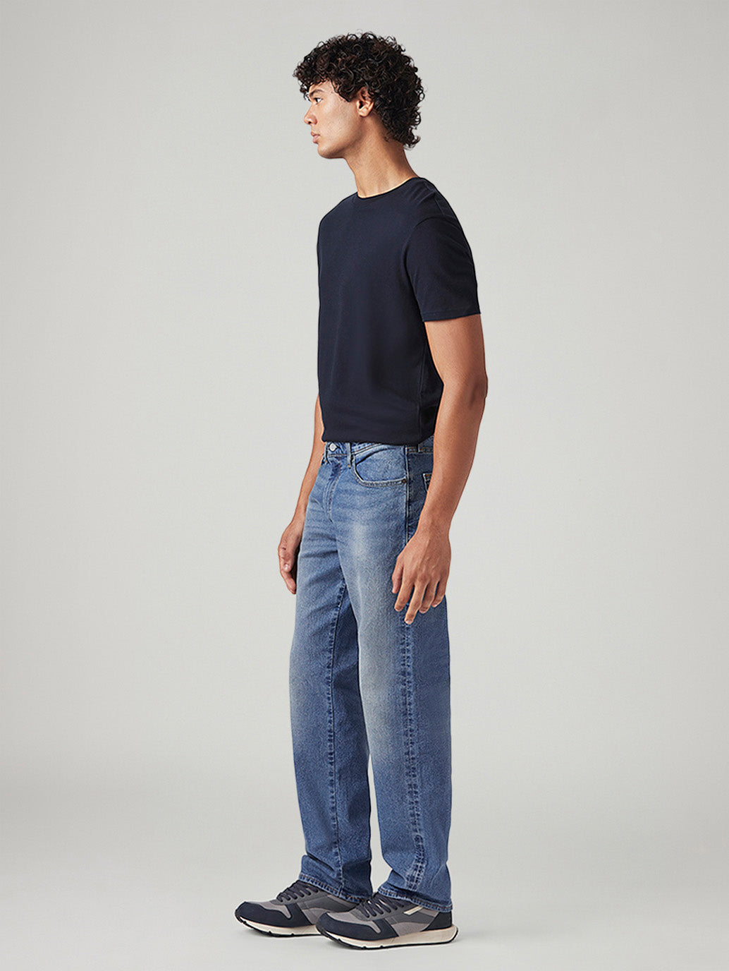 Men's 555 Blue Relaxed Straight Fit Mid Rise Commuter Jeans - Side View