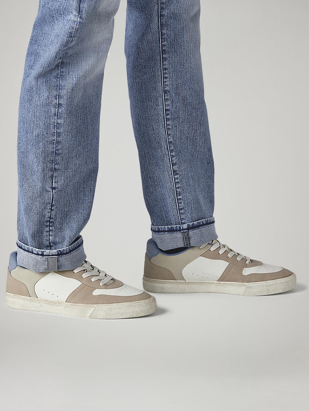 Men's 505 Light Blue Straight Fit Mid Rise Commuter Jeans - Detail View