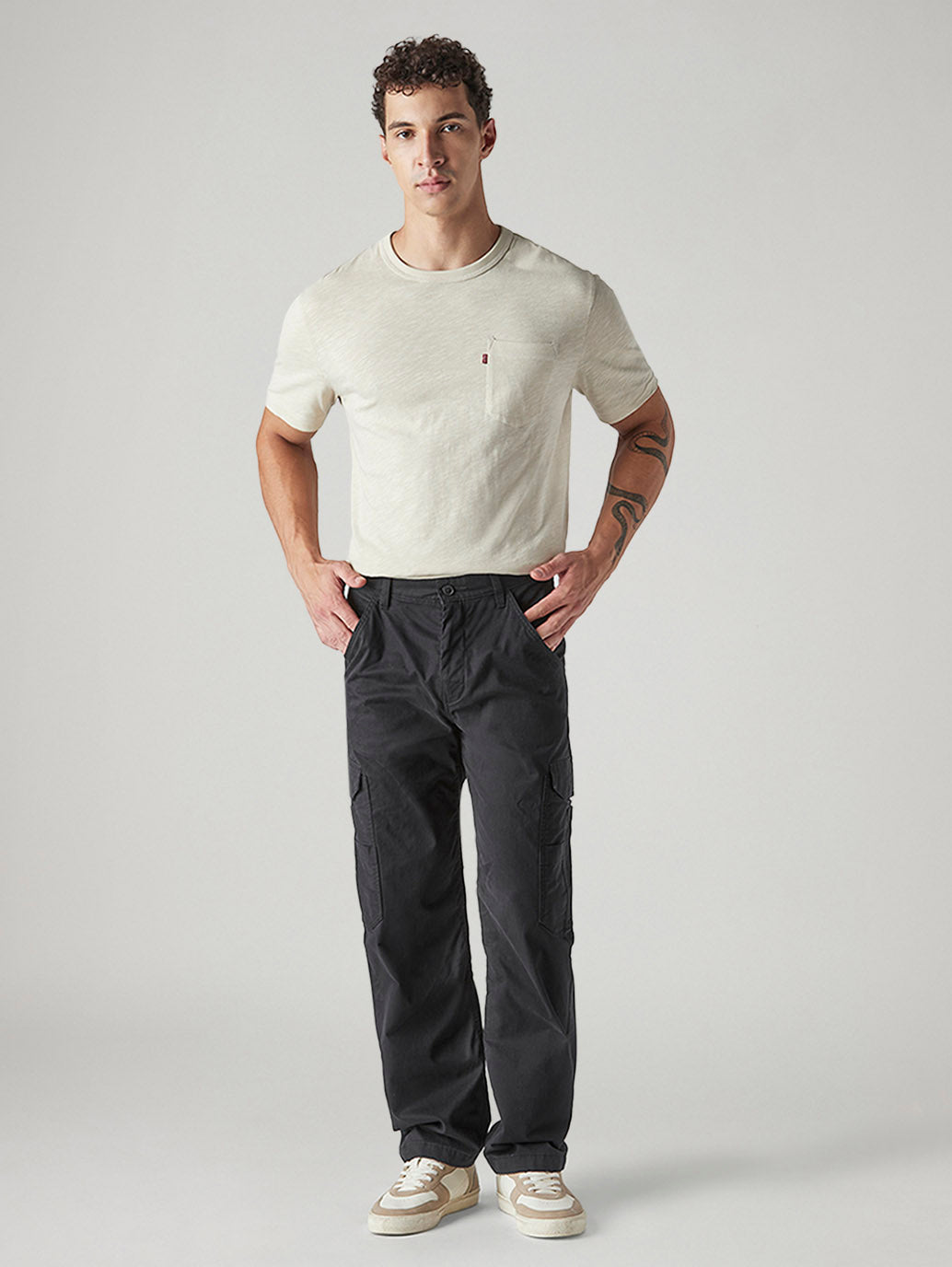 Men's Black Straight Fit Mid Rise Cargos