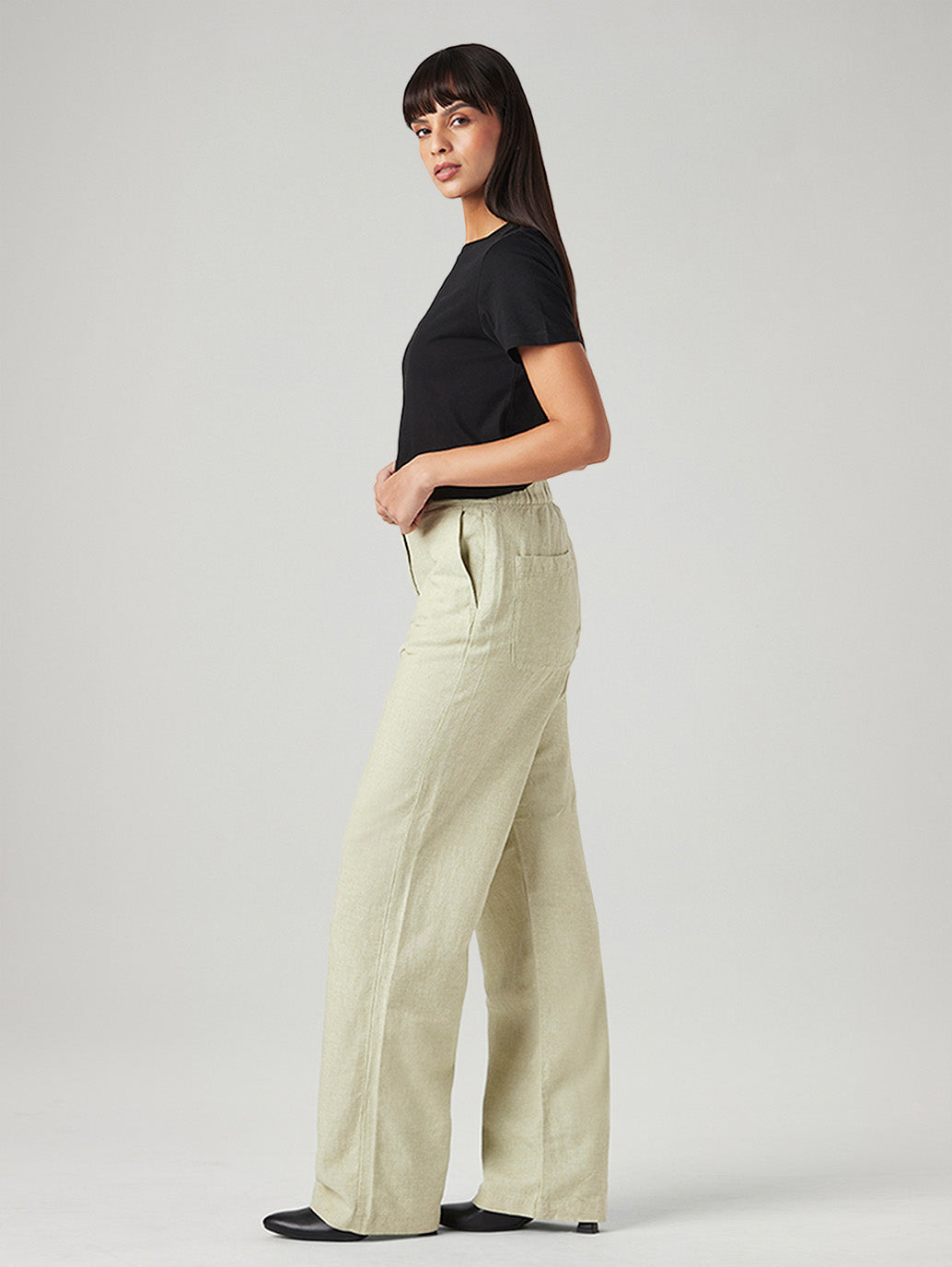 Women's Light Green Loose Fit High Rise Linen Trousers - Side View