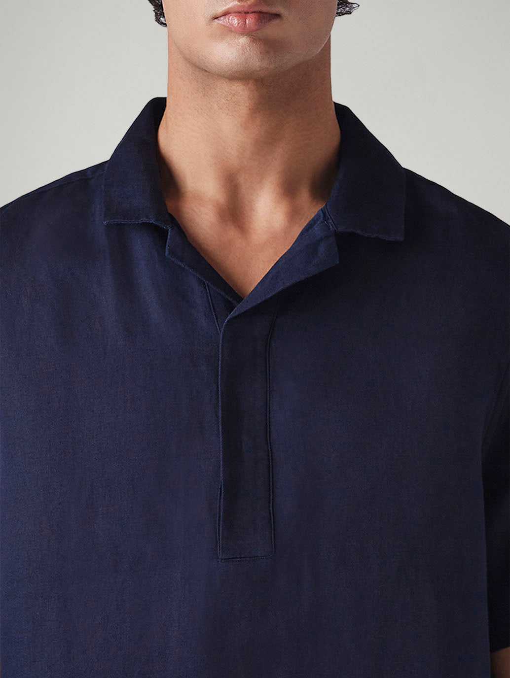 Men's Solid Relaxed Fit Linen Shirt - Detail View