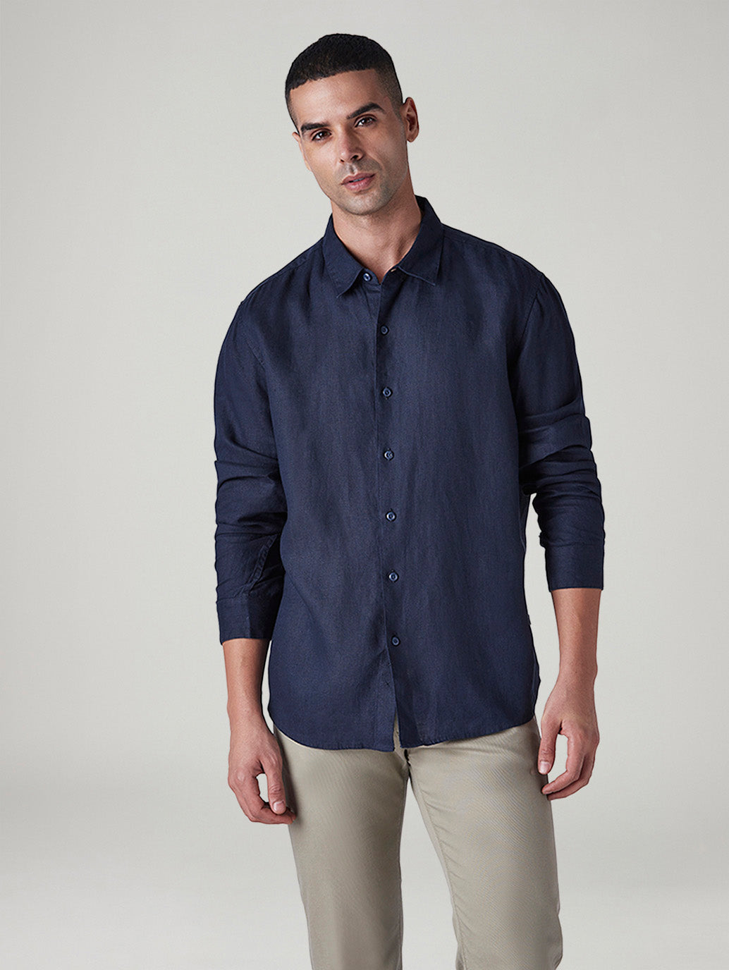 Men's Solid Slim Fit Linen Redloop Shirt - Front View