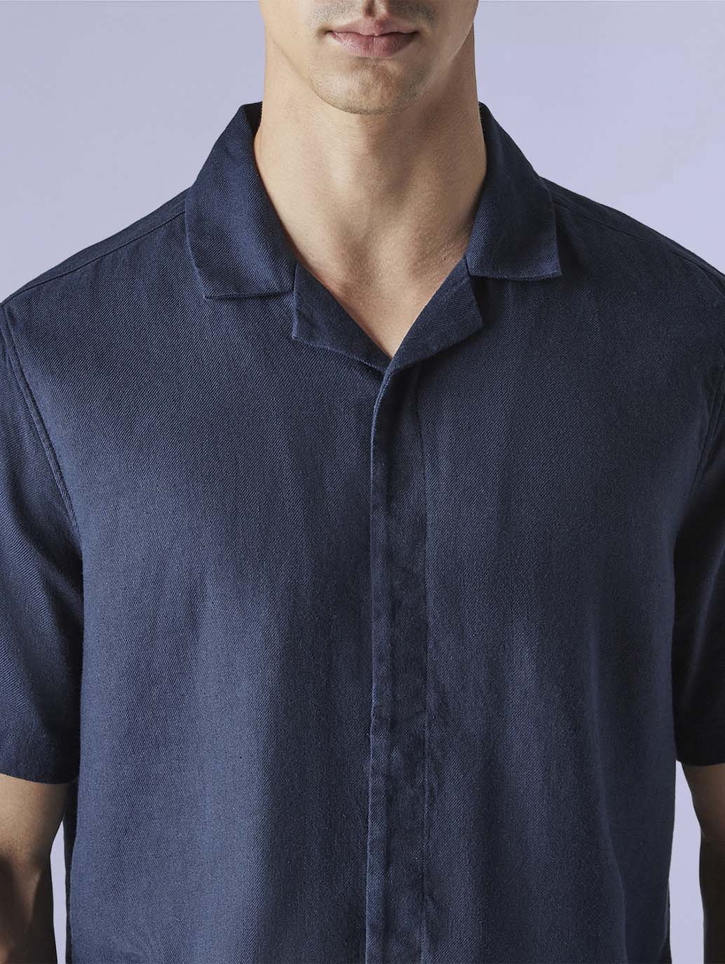 Men's Solid Loose Fit Resort Collar Redloop Shirt - Detail View