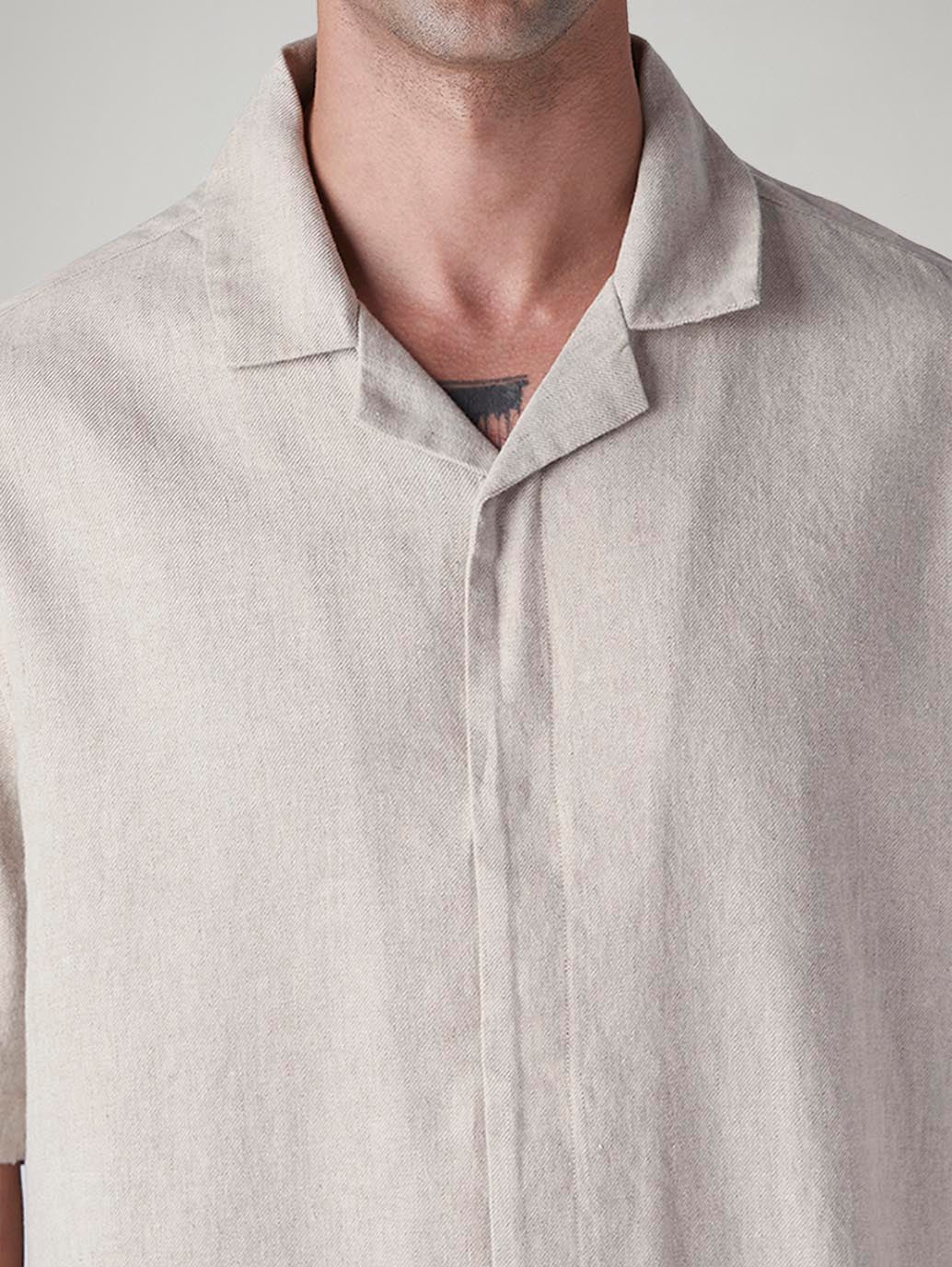 Men's Solid Loose Fit Resort Collar Redloop Shirt - 20 View