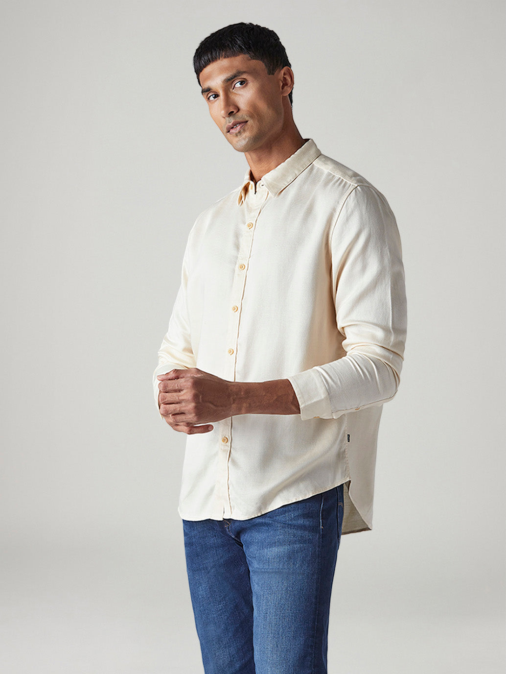Men's Redloop Solid Slim Fit Linen Shirt - Side View