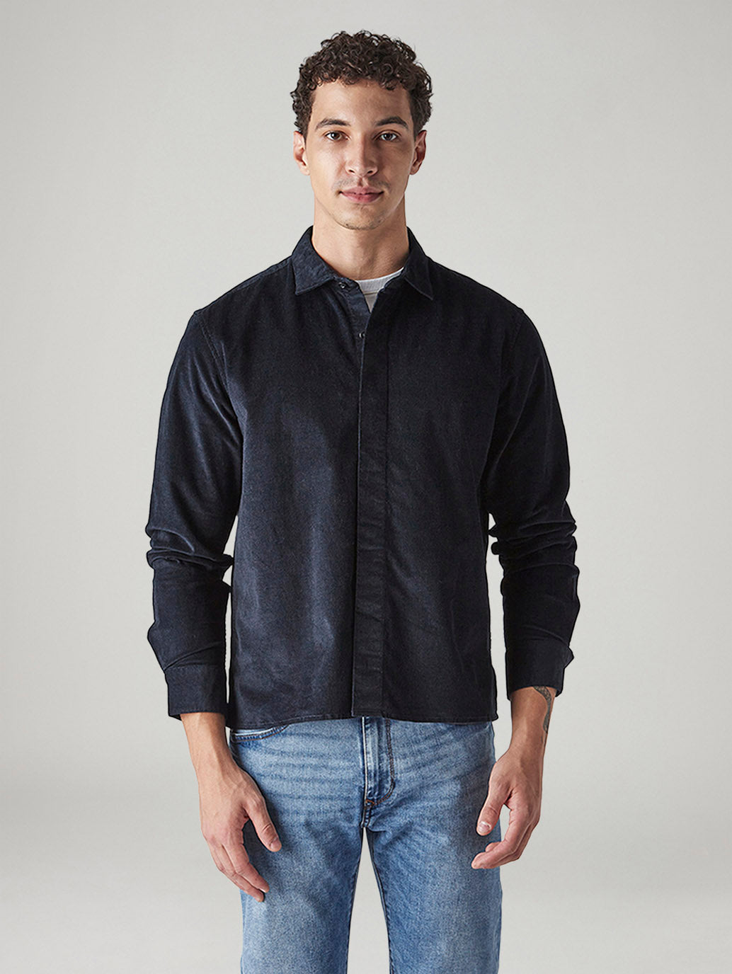 Men's Solid Slim Fit Corduroy Redloop Shirt - Front View