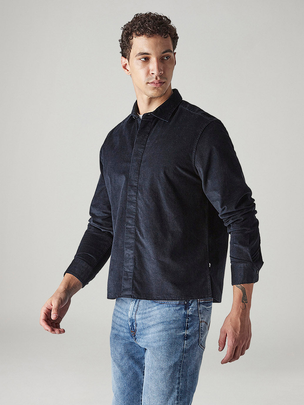 Men's Solid Slim Fit Corduroy Redloop Shirt - Side View