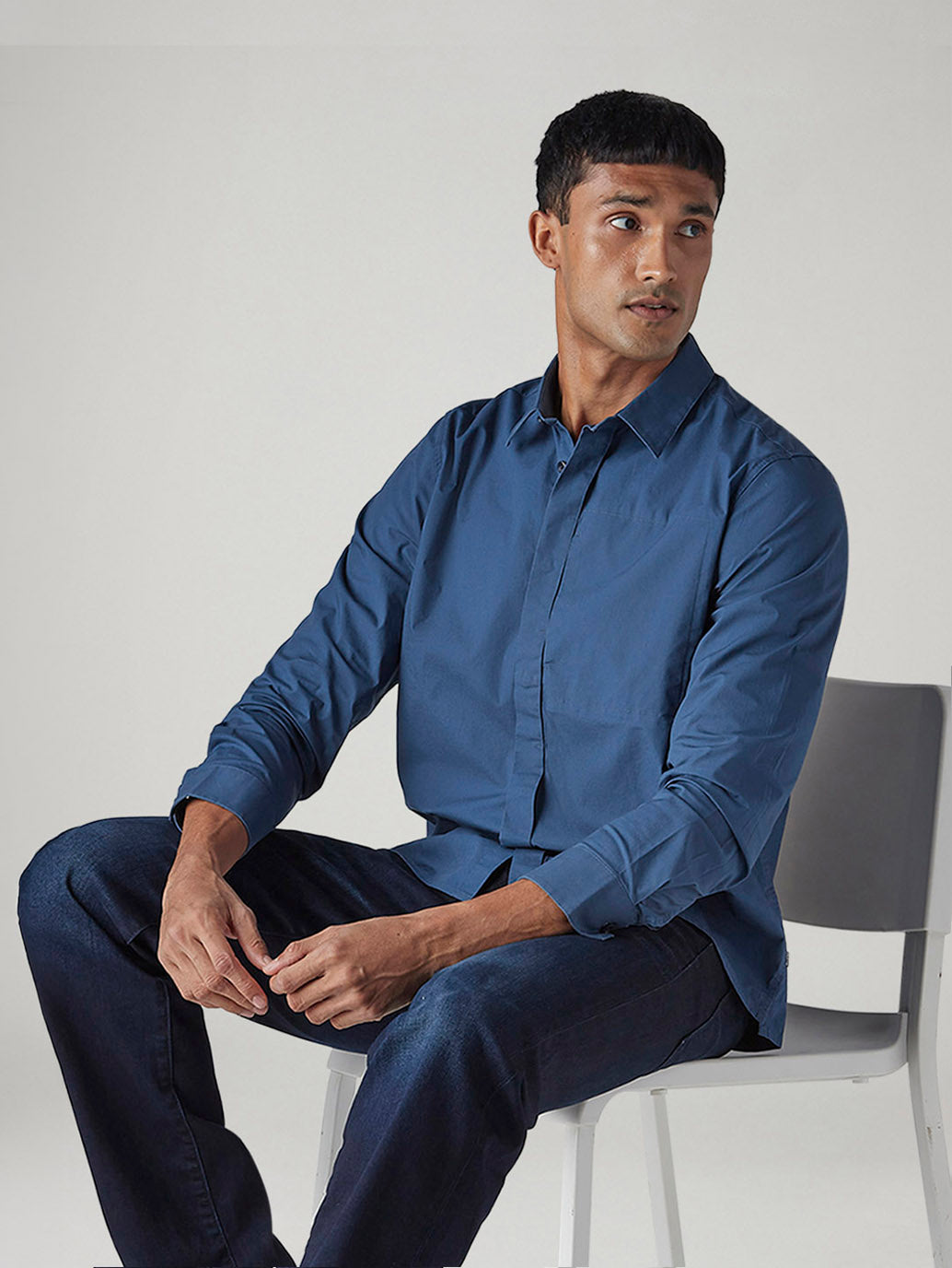Men's Solid Slim Fit Redloop Poplin Shirt - Styleshot View