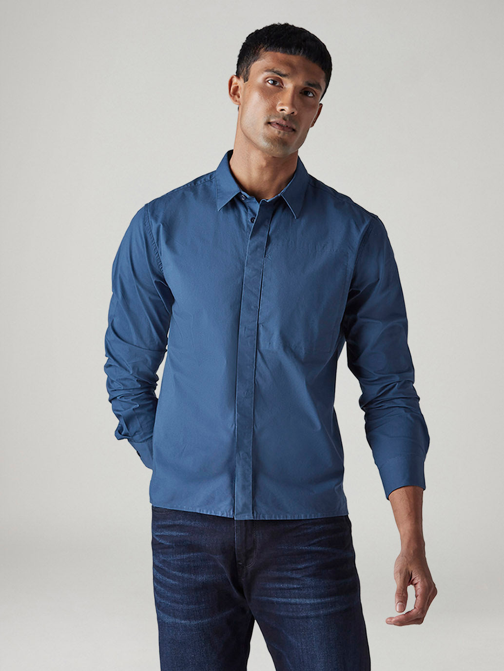 Men's Solid Slim Fit Redloop Poplin Shirt - Front View